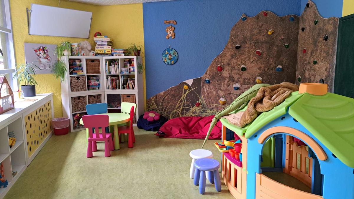 Spielzimmer für Kinder im Gebäude